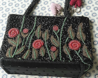 Artesanía: cuentas bordadas, bolso de noche, colgante de corazón, negro, flores.