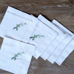 SET:Hand embroidery,6 napkins,flower placemats/doilies