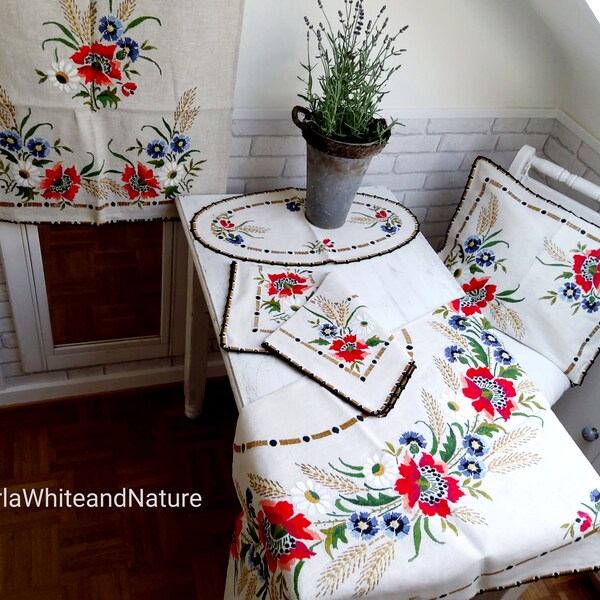 LEINEN vintage Gorgeous handmade country house embroidered poppy blouses crocheted tablecloth