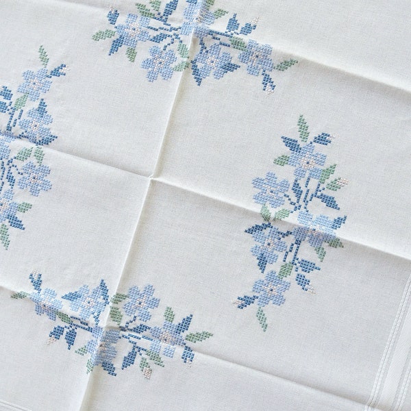 New: Embroidery handwork, flowers blue, summer embroidered, tablecloth / centerpiece white