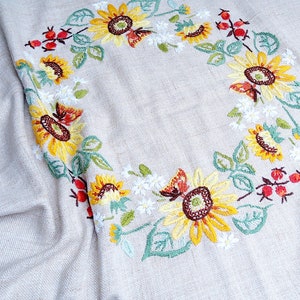 Beautiful handcrafted country house, sunflower embroidered, bobbin lace border tablecloth