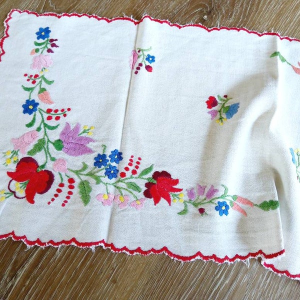 Linen, Kalocsa handmade, doily, middle blanket/runner, colorfully embroidered, square