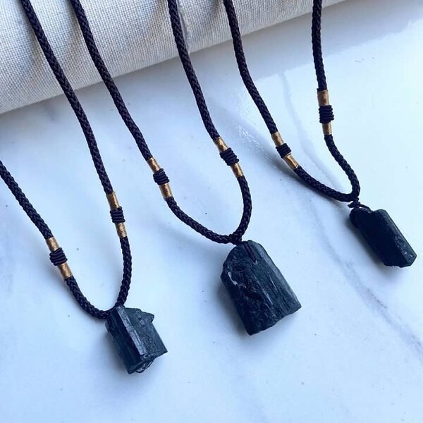 Himalaya Tourmaline Black Tourmaline Crystal Point Pendant Necklace &ndash; Chakra Healing Gemstone With 7 Stones &amp; Silver Chain Silver Chakra Necklace