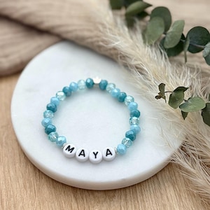 Perlenarmband in verschiedenen blau-türkis Tönen - personalisiertes Geschenk zum Geburtstag oder für den Kindergeburtstag - Namensarmband