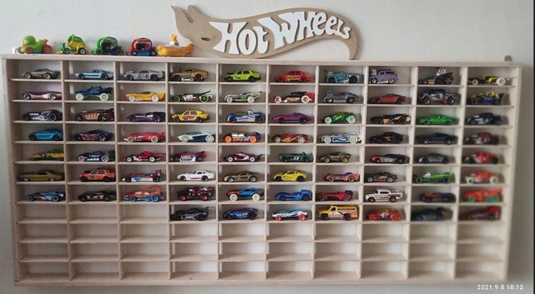 DIY hotwheels shelf  Organización de juguetes, Cuartos de juguetes, Casas  hechas con contenedores