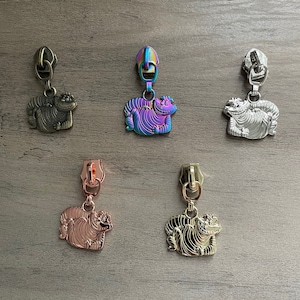 Mischievous Cat zipper pulls (5 pcs) designed for #5 nylon zipper tape.  No. 5 zipper pulls
