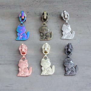 Cat with yarn zipper pulls (5 pcs) designed for #5 nylon zipper tape.  No. 5 zipper pulls