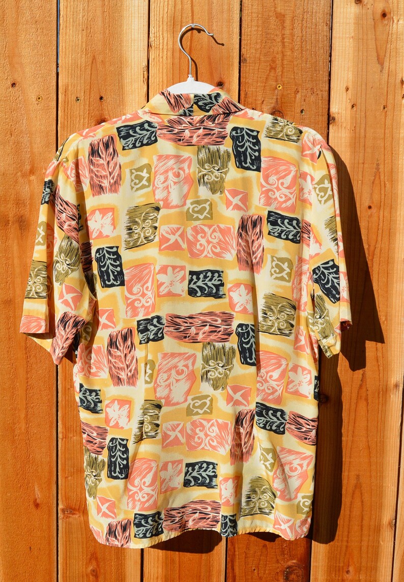 Vintage 1990s Jacquelin Ferrar Silk Hawaiian Print Short Sleeve Blouse image 3