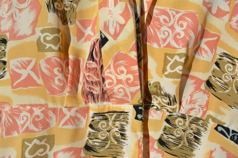 Vintage 1990s Jacquelin Ferrar Silk Hawaiian Print Short Sleeve Blouse image 5