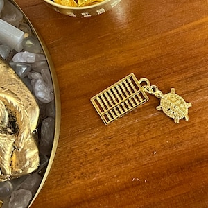 Złoty chiński amulet szczęścia