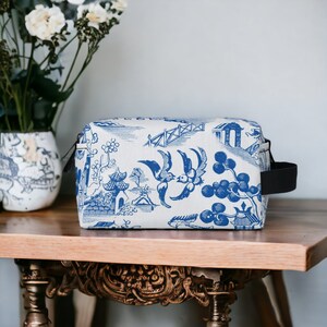 Blue Willow Chinoiserie Art Print Pattern Toile Pagoda Toiletry Bag