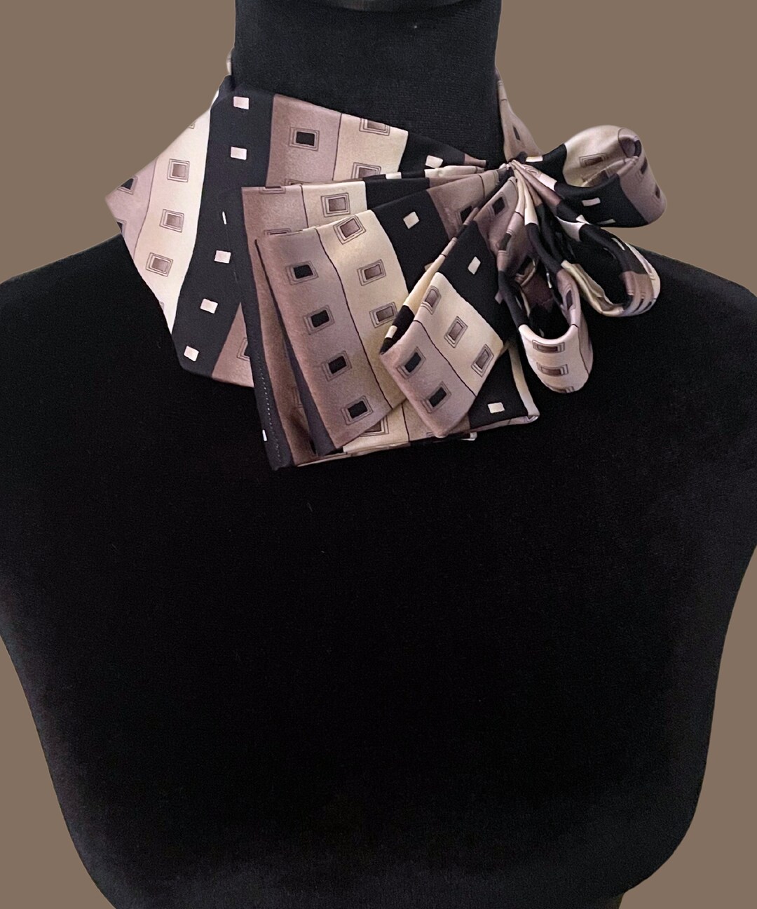 lady necktie