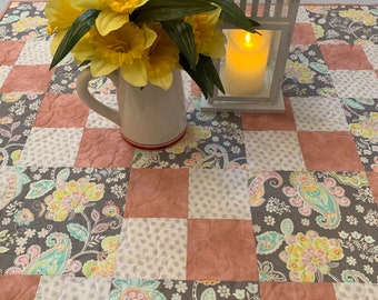 Handgemachte Patchworkdecke in Pastellfarben