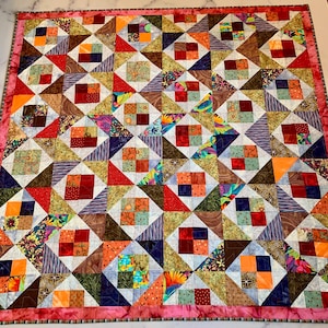 Handgemachte Scrappy Quilt, Tagesdecke, Patchwork Quilt, Bettüberwurf, Wohndeko, Geschenk für Sie, Einzigartiges Geschenk