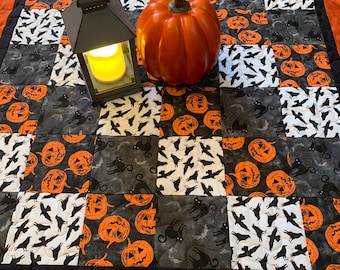 手作りハロウィンキルト：プリミティブなオレンジと黒の秋の装飾