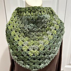 Crochet bandana cowl - Forest