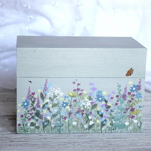 Gepersonaliseerde receptendoos met wilde bloemen, geschikt voor kaarten van 4 x 6, handgeschilderd keukendecor, cadeau voor haar