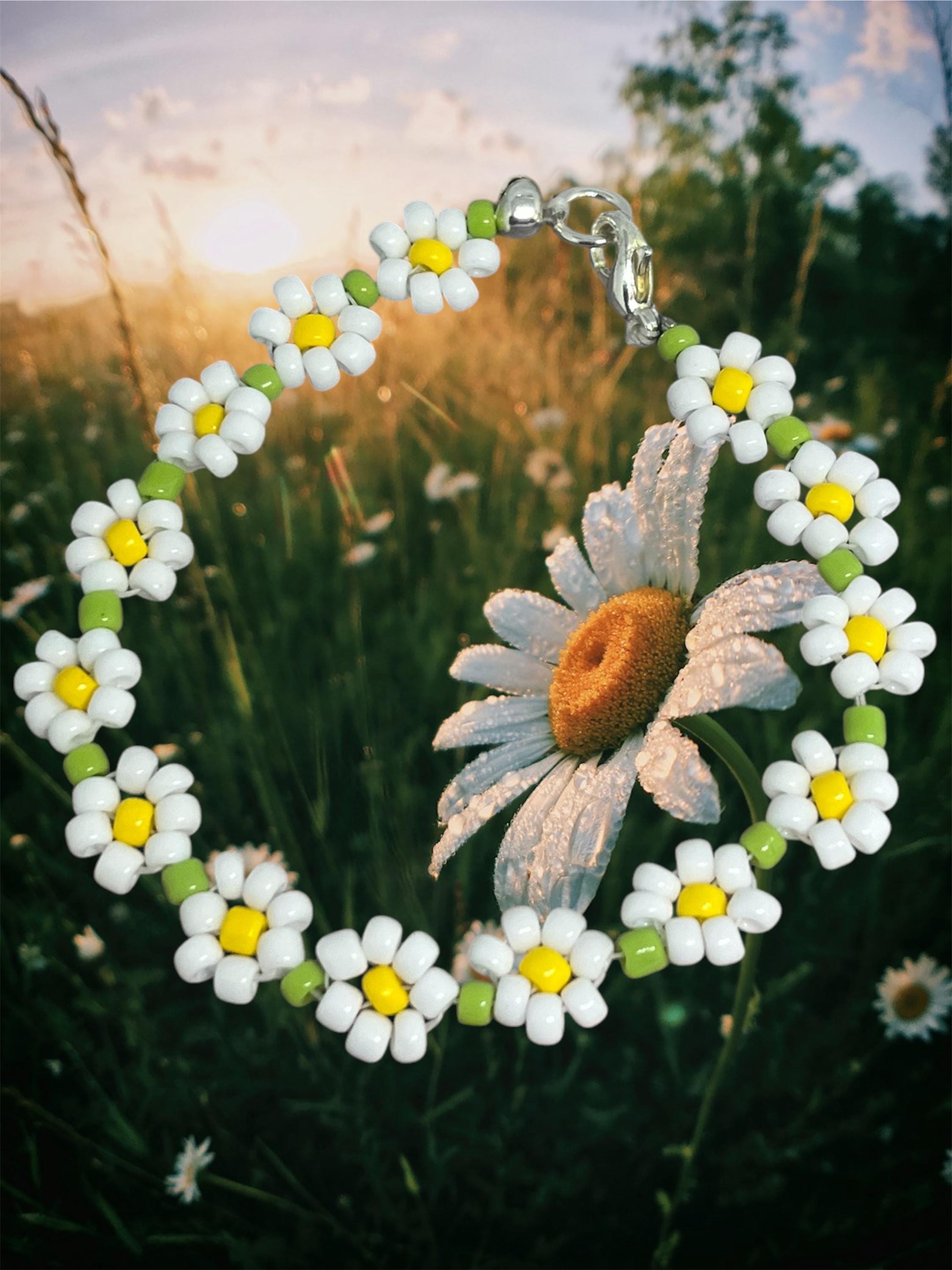 Handmade Daisy Beaded Bracelet: Boho Floral Glass Seed Bead 