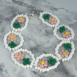 Handmade Beaded Flower Bracelet, Pastel Daisy Beads Jewelry, Boho Summer Gift for Her, Adjustable Cute Floral Bracelet