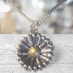 Dainty Silver Daisy Necklace: Floral Charm Jewelry