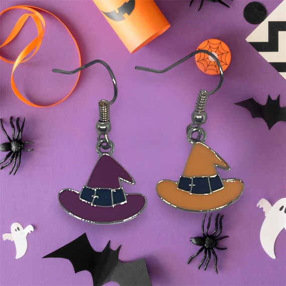 Orecchini graziosi a forma di cappello da strega per Halloween, orecchini graziosi a forma di strega, orecchini in argento sterling o oro 14k, orecchini spettrali, regalo di Halloween. - Italia