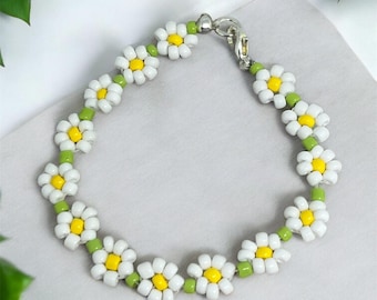 Handmade Daisy Beaded Bracelet: Boho Floral Glass Seed Bead Jewelry
