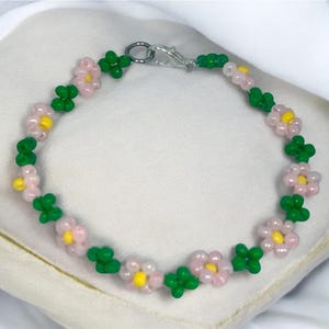 Handmade Beaded Flower Bracelet, Flower Bracelet, Pink & Green Dainty Daisy Jewelry, Cute Spring Aesthetic Bracelet, Gift for Her, Flowers