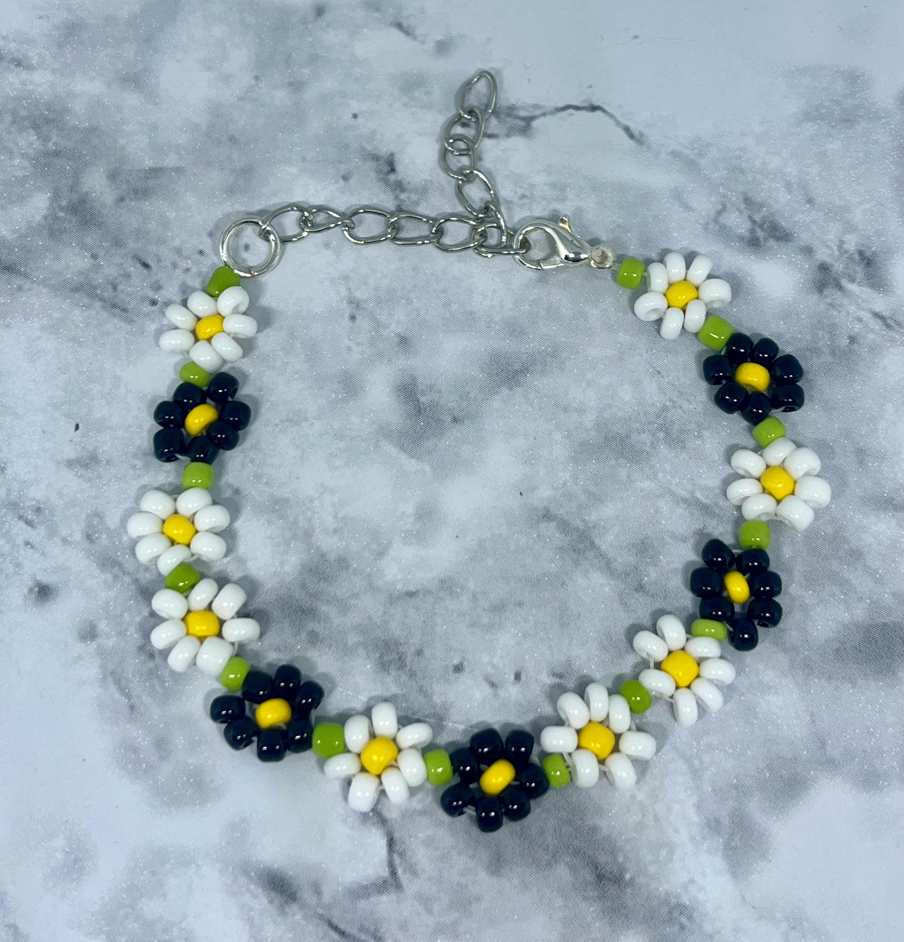 Handmade Beaded Daisy Bracelet: Black & White Floral Charm - Etsy