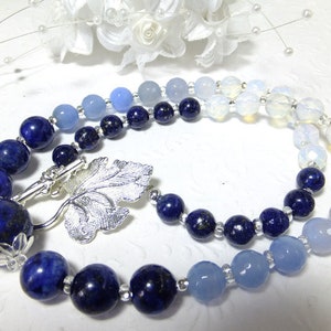 Lapis Lazuli und Edelsteine im blauen Farbverlauf , Edelsteinkette, Collier, Handarbeit,