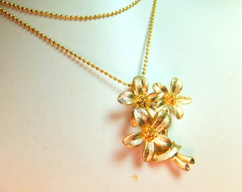 Bouquet for you on a 77 cm long double chain, ball chain, gold-plated. Very noble on simple blouse, dress or Oktoberfest,