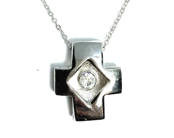 Noble silver-plated cross pendant with a straßperle on a silver-plated rhodium-plated chain