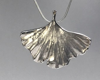 Kette mit Ginkgo-Anhänger 925 Silber Struktur Männer M23