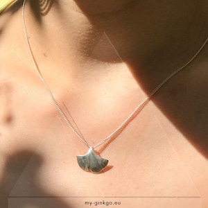 Pendentif chaîne gourmette fine mini ginkgo en argent 925, cadeau 11a