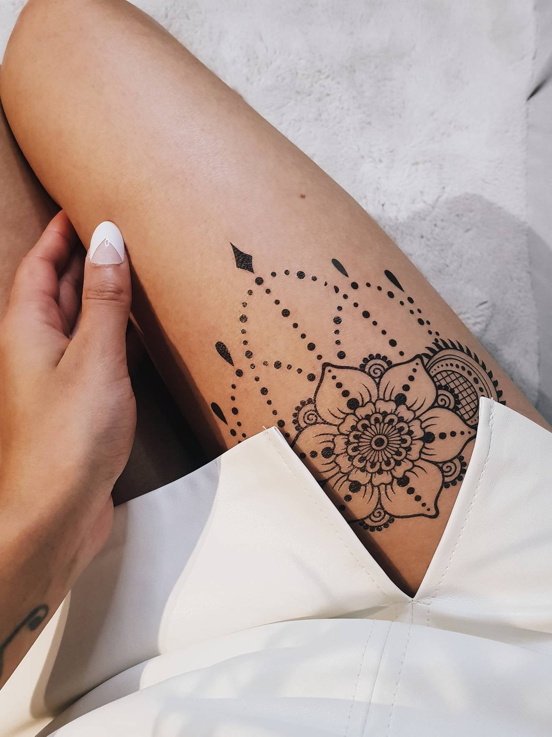 26 Elegant Henna Tattoo Designs For Women  Pulptastic