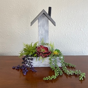 Hanging Succulent Arrangement, Hand Crafted Pallet Wood Container, Ready to ship Succulent Arrangement, Wall Decor,  Succulent Arrangement