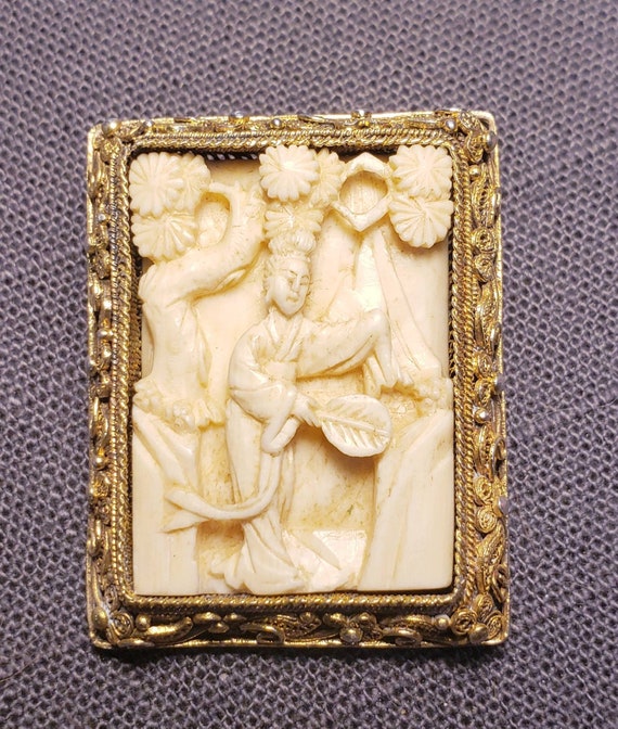Vintage Chinese Carved Pin / Brooch in Filigree Pattern Frame.