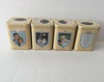 Lot de quatre boîtes de 1982 Vintage, commémorer la naissance du premier enfant pour le Prince et la princesse du pays de Galles, Diana et Charles