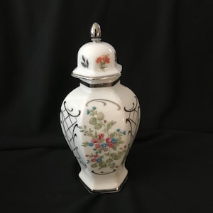 Vintage Floral Porcelain Ginger jar