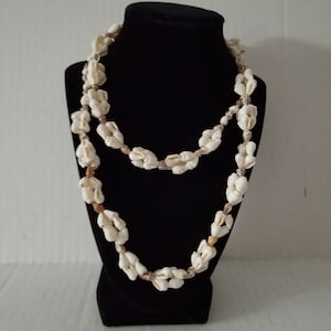 natural seashells necklace, lot C