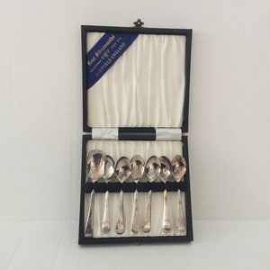 Vintage set of six tea spoons and a sugar spoon, Silver Plated, Sheffield England