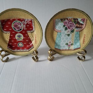 Set of two Japanese kimono Plates