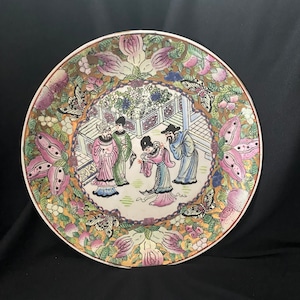 Vintage Chinese Export Famille Rose figures Porcelain Plate