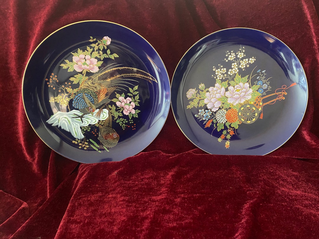 * antique mini plate ❀ ビンテージブルー ボタニカル柄 Lot of 2 Vintage Japanese Cobalt Blue Kutani Porcelain Plates - Etsy