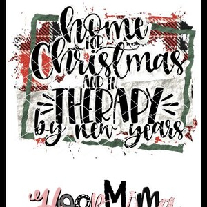 Puede incluir: Un dise&ntilde;o digital con un fondo de cuadros rojos y verdes con el texto "Home for Christmas and in Therapy by New Years". El dise&ntilde;o tambi&eacute;n incluye el texto "hoopmama printables" en rosa y negro.