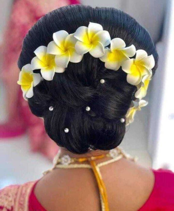 Hair Accessories For Women & Girls, Stylish for Wedding - Artificial Flowers  & Pearl Style Juda Bun - Floral Bridal Brooch & Hair Pins - Hairstyle  Decoration Bride Clips : Amazon.in: Jewellery
