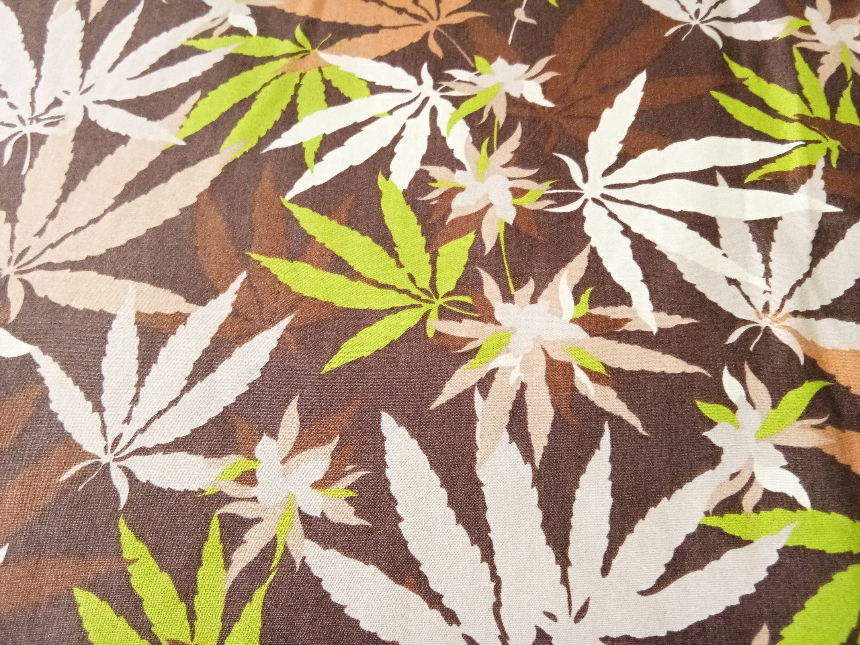 Tissu Coton Motif Feuille De Cannabis - 1 Yard (environ 0,91 M), Marque Michael Miller - Neuf