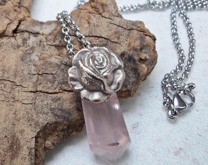 Natural Rose Quartz Pendant, with Rose Ornament, Vintage Crystal Necklace, symbolizes unconditional Love and romantic Love.