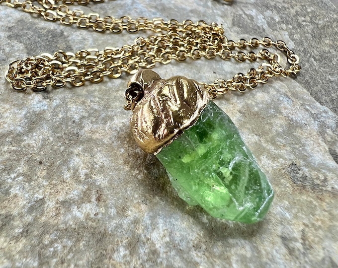 NATURAL raw PERIDOT CRYSTAL, Pendant Necklace with stainless steel chain, Peridot Crystal, Peridot Specimen, Vitality and Energy, Harmony.
