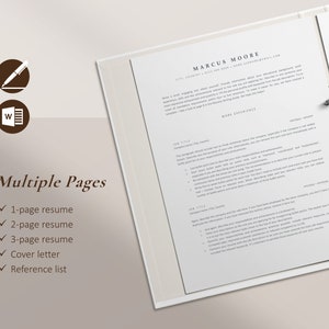 K&ouml;nnte beinhalten: Ein professionelles Lebenslauf-Template mit dem Namen "Marcus Moore" oben, in einem wei&szlig;en Ordner. Das Template bietet mehrere Seiten, darunter 1-, 2- und 3-seitige Lebensl&auml;ufe, ein Anschreiben und eine Referenzliste. Stift- und Word-Dokument-Symbole sind ebenfalls sichtbar.