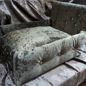 Luxury crushed velvet  upholstered dog/cat bed